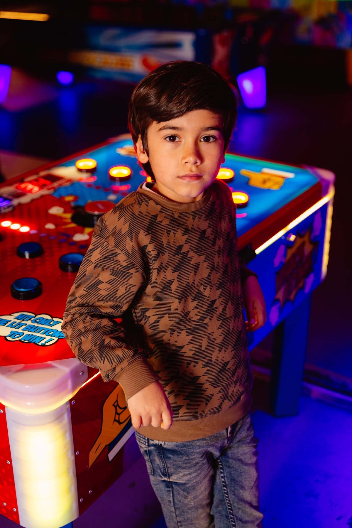 TRUI | AOP Bruine Grafische afbeelding